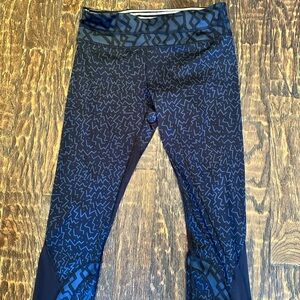 Lululemon size 6 women’s Patterned Active Leggings